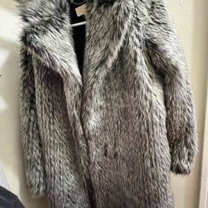 gorgeous micheal kors fux fur coat.it worn once.very good condition